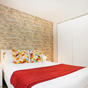holidays2malaga-capulino-2-bedroom-huelin-area-300-mts.hotelsinnerja.org/